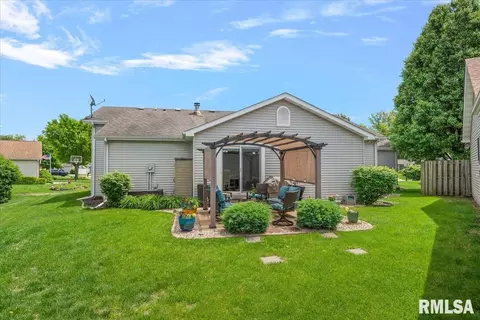 Exterior - 2429 Glencoe St, Springfield, IL 62704 photo 5 of 7