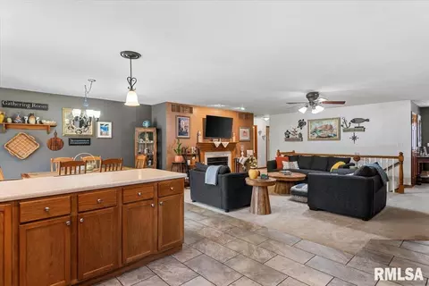 Other - 2429 Glencoe St, Springfield, IL 62704 photo 2 of 21