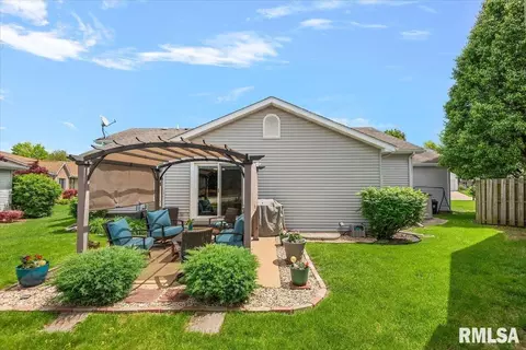 Exterior - 2429 Glencoe St, Springfield, IL 62704 photo 6 of 7