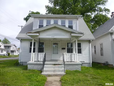 794 W Waggoner St, Decatur, IL 62526