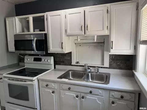 Kitchen - 1733 S Spring St, Springfield, IL 62704 photo 1 of 2