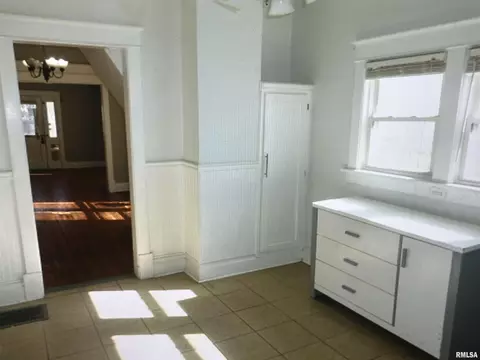 Entry Way - 1733 S Spring St, Springfield, IL 62704 photo 3 of 4