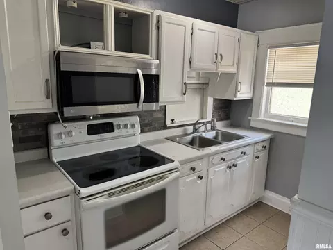 Kitchen - 1733 S Spring St, Springfield, IL 62704 photo 2 of 2