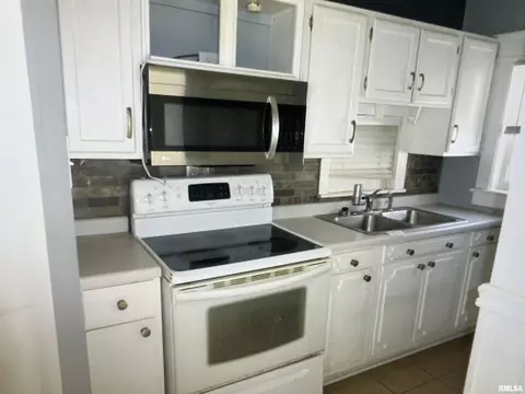 Kitchen - 1733 S Spring St, Springfield, IL 62704 photo 1 of 2