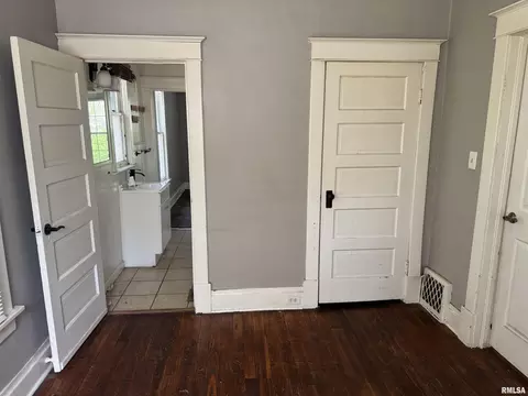 Bedroom - 1733 S Spring St, Springfield, IL 62704 photo 5 of 8