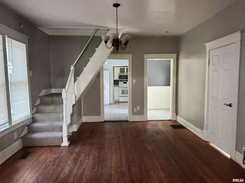 Living - 1733 S Spring St, Springfield, IL 62704 photo 3 of 4