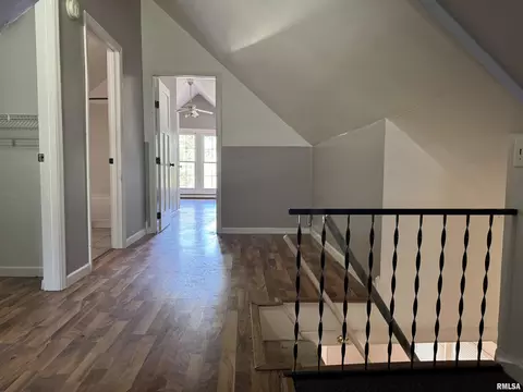 Entry Way - 1733 S Spring St, Springfield, IL 62704 photo 5 of 7
