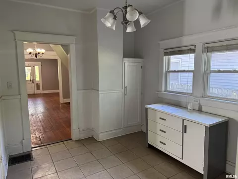 Entry Way - 1733 S Spring St, Springfield, IL 62704 photo 1 of 7