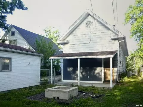 Exterior - 1733 S Spring St, Springfield, IL 62704 photo 4 of 4