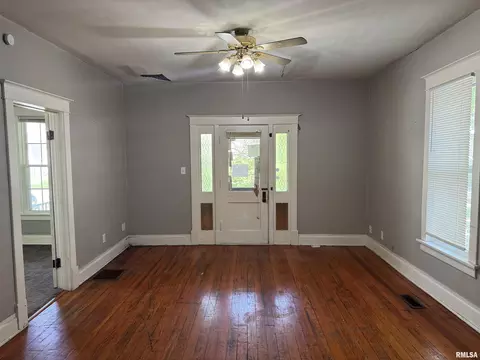 Living - 1733 S Spring St, Springfield, IL 62704 photo 1 of 4