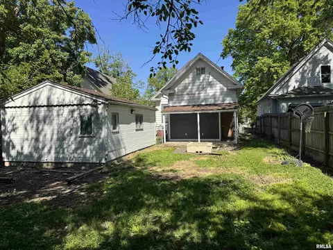 Exterior - 1733 S Spring St, Springfield, IL 62704 photo 2 of 4