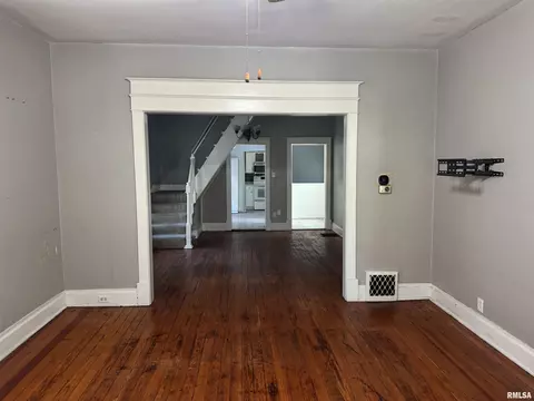 Living - 1733 S Spring St, Springfield, IL 62704 photo 2 of 4