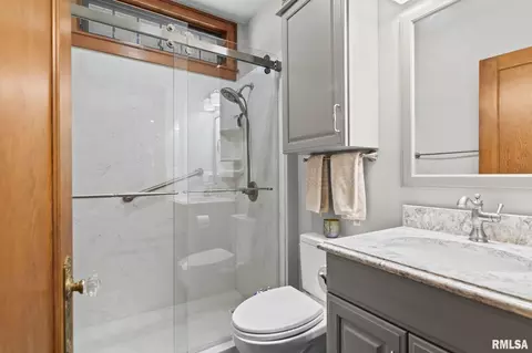 Bath - 1807 S Park Ave, Springfield, IL 62704 photo 1 of 2