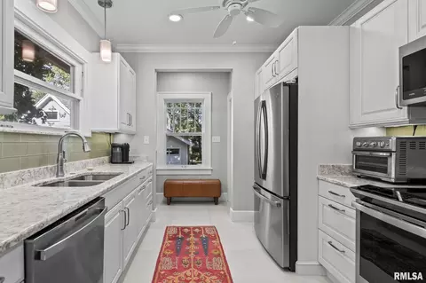 Kitchen - 1807 S Park Ave, Springfield, IL 62704 photo 3 of 5