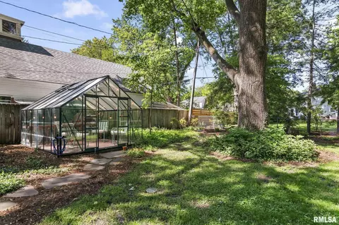 Exterior - 1807 S Park Ave, Springfield, IL 62704 photo 5 of 6