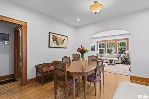 Dining - 1807 S Park Ave, Springfield, IL 62704 photo 1 of 4