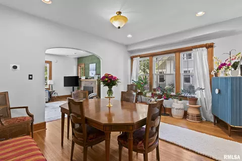 Dining - 1807 S Park Ave, Springfield, IL 62704 photo 4 of 4