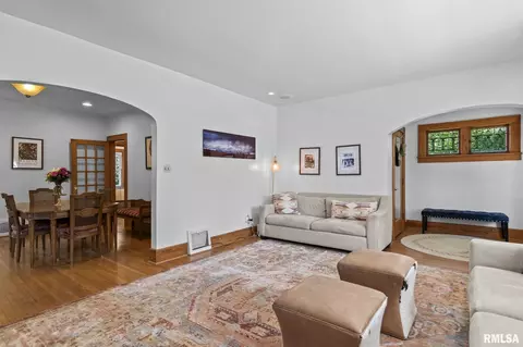 Living - 1807 S Park Ave, Springfield, IL 62704 photo 4 of 4