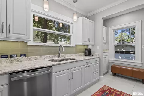 Kitchen - 1807 S Park Ave, Springfield, IL 62704 photo 4 of 5