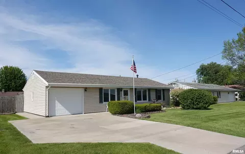 1959 Newcomer Dr, Galesburg, IL 61401
