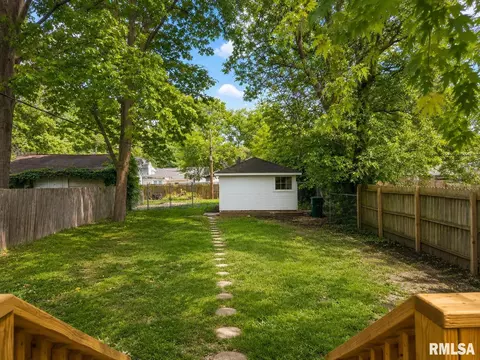 Exterior - 330 S State St, Springfield, IL 62704 photo 5 of 7