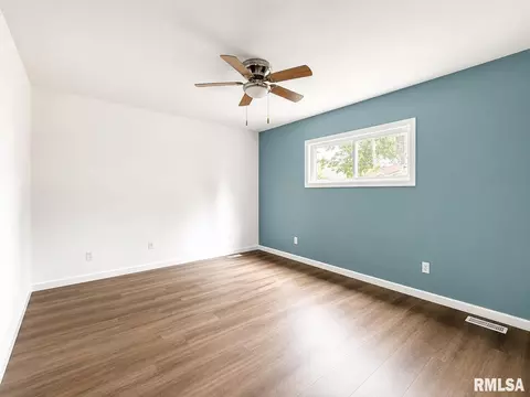 Bedroom - 330 S State St, Springfield, IL 62704 photo 3 of 9