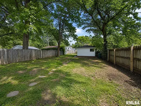 Exterior - 330 S State St, Springfield, IL 62704 photo 4 of 7