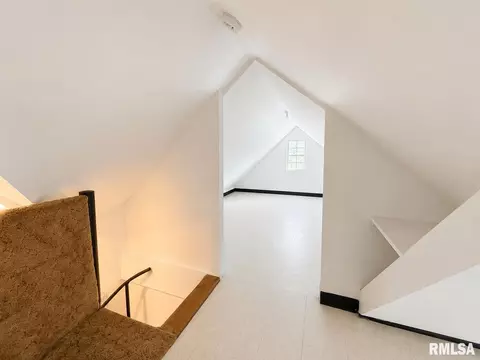 Entry Way - 330 S State St, Springfield, IL 62704 photo 1 of 2