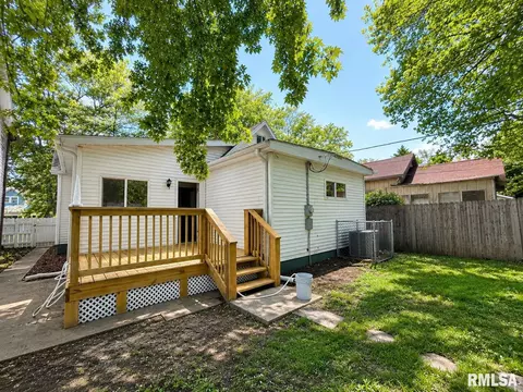 Exterior - 330 S State St, Springfield, IL 62704 photo 2 of 7