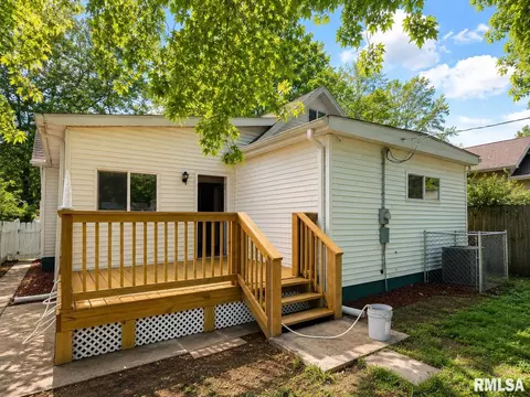 Exterior - 330 S State St, Springfield, IL 62704 photo 3 of 7