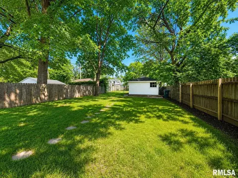Exterior - 330 S State St, Springfield, IL 62704 photo 6 of 7