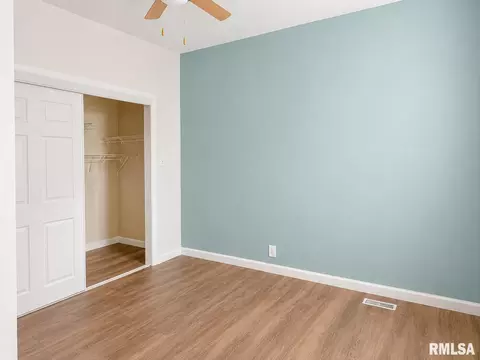 Bedroom - 330 S State St, Springfield, IL 62704 photo 1 of 9