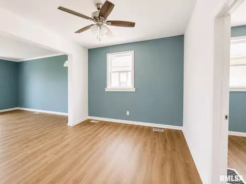 Living - 330 S State St, Springfield, IL 62704 photo 3 of 4