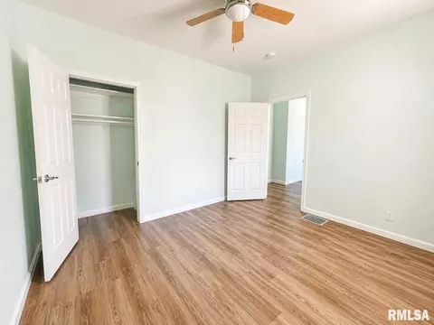 Bedroom - 330 S State St, Springfield, IL 62704 photo 5 of 9