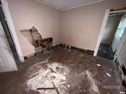 Bedroom - 932 W Edwards St, Springfield, IL 62704 photo 1 of 2