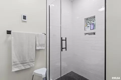 Bath - 2705 Johnathan Pl, Springfield, IL 62711 photo 2 of 4