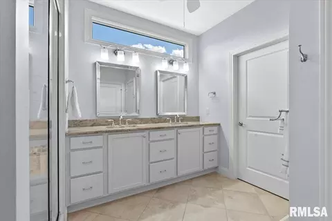 Bath - 3901 Waterstone Way, Springfield, IL 62711 photo 1 of 3