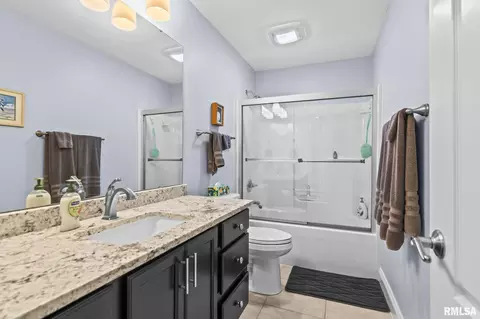Bath - 4102 Highbury Dr, Springfield, IL 62711 photo 2 of 3