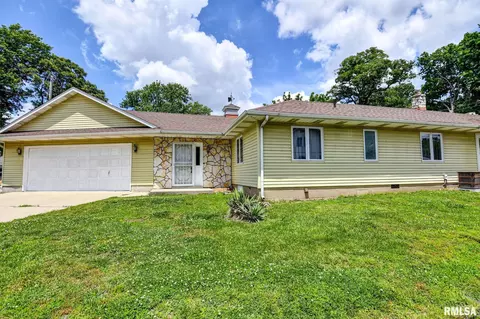 505 N Cherokee St, Taylorville, IL 62568