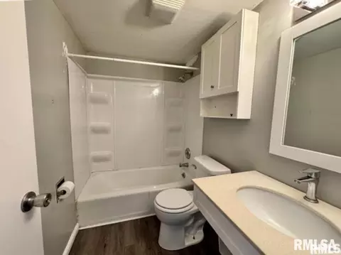 Bath - 629 W Washington St, Springfield, IL 62702 photo 1 of 1