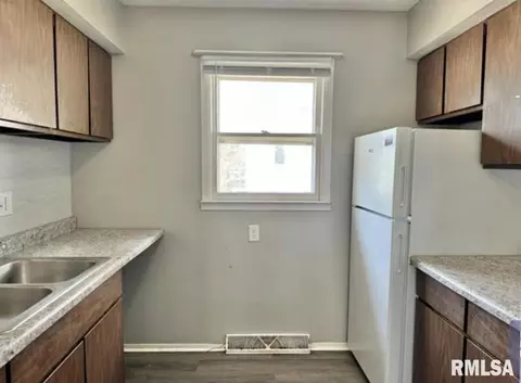 Kitchen - 629 W Washington St, Springfield, IL 62702 photo 1 of 1