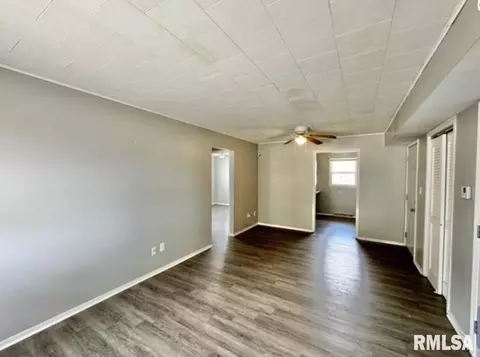 Living - 629 W Washington St, Springfield, IL 62702 photo 2 of 2