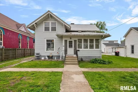 303 W 2nd St, Assumption, IL 62510
