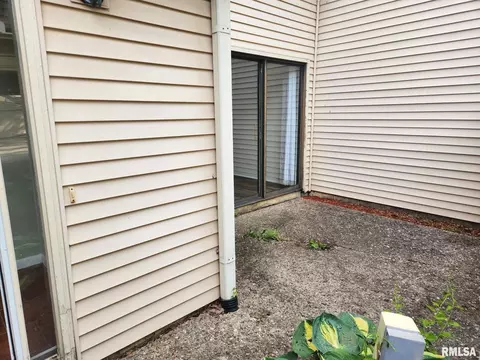 22 Country Pl, Springfield, IL 62703