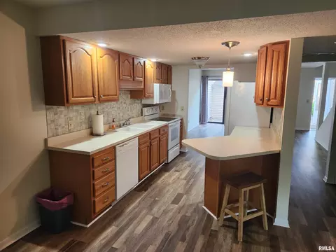 Kitchen - 22 Country Pl, Springfield, IL 62703 photo 1 of 2