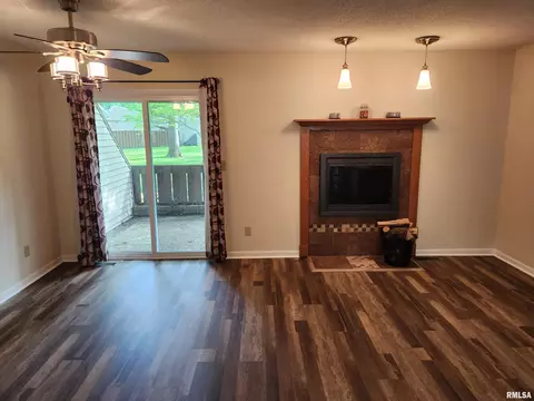 Living - 22 Country Pl, Springfield, IL 62703 photo 1 of 3