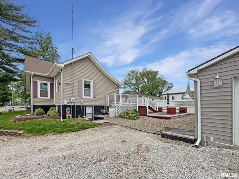 Exterior - 109 E North St, Mount Sterling, IL 62353 photo 1 of 7