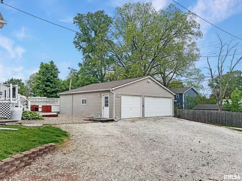 Exterior - 109 E North St, Mount Sterling, IL 62353 photo 7 of 7