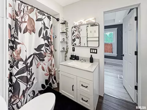 Bath - 109 E North St, Mount Sterling, IL 62353 photo 1 of 2
