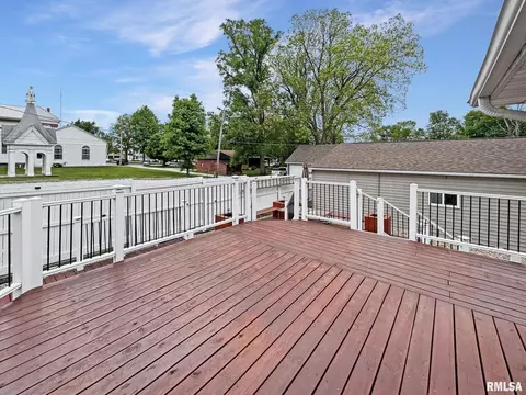 Exterior - 109 E North St, Mount Sterling, IL 62353 photo 3 of 7